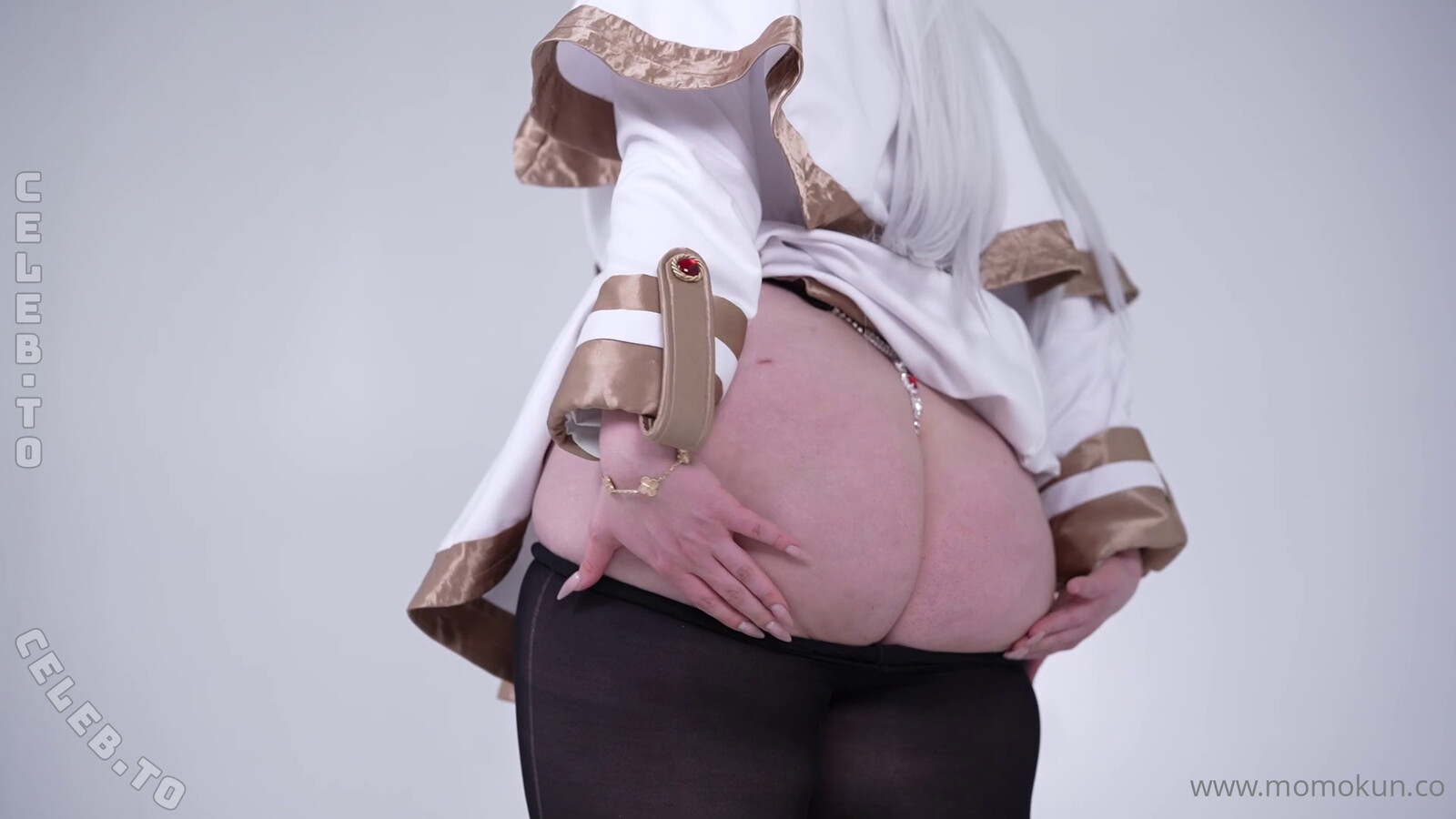 Momokun nude photo 2