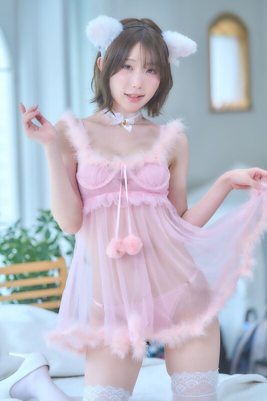 Momota Uta nude photo 14