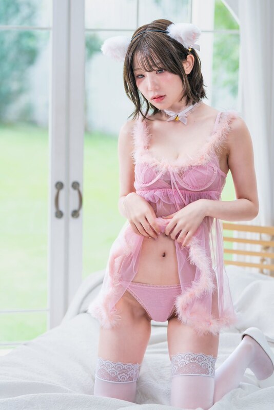 Momota Uta nude photo 18
