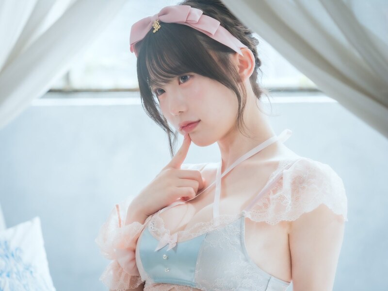 Momota Uta nude photo 7