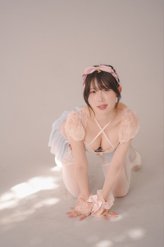 Momota Uta nude photo 12