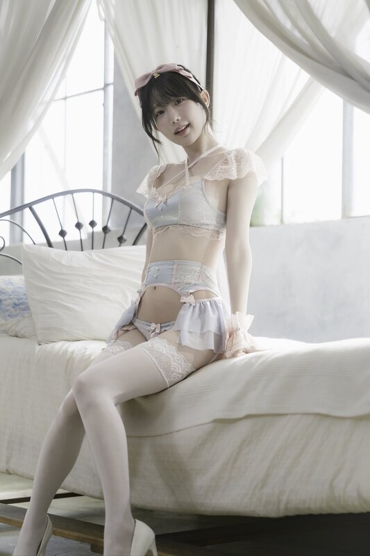 Momota Uta nude photo 16