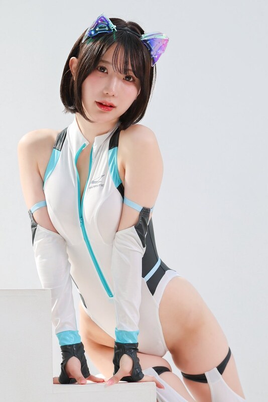 Momota Uta nude photo 13