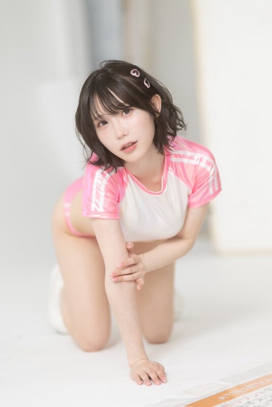 Momota Uta nude photo 3