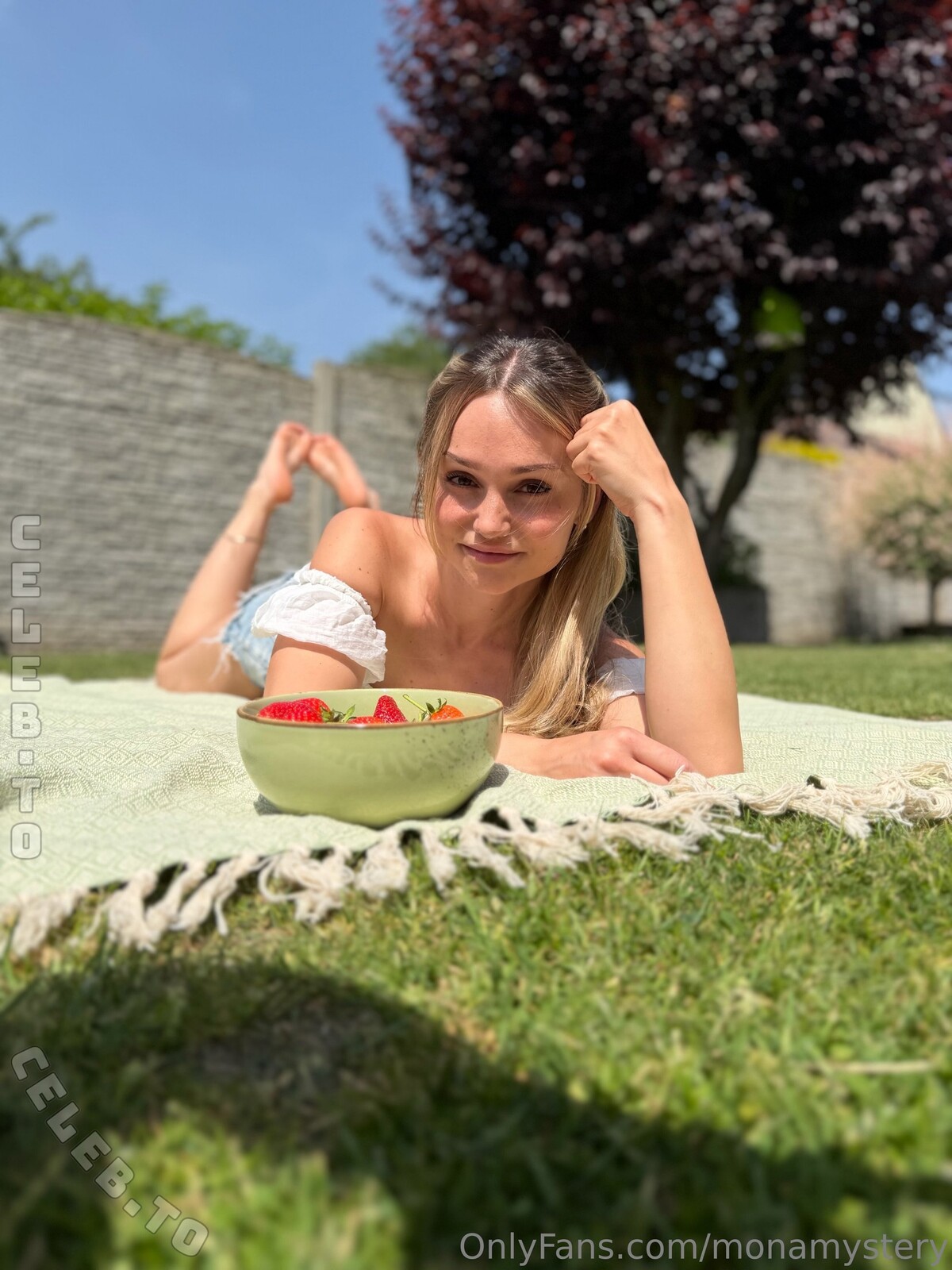 MonaMystery nude photo 1