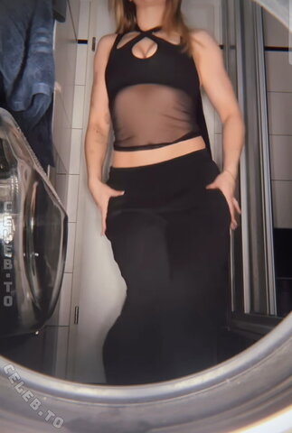 Monawithoutlisa nude photo 10
