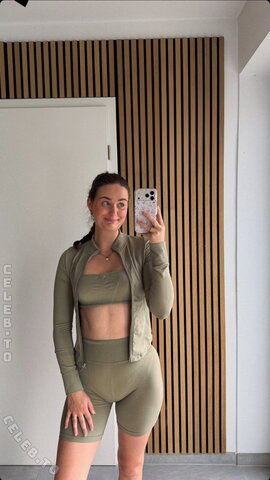 Mone Mahoni – Sexy gym outfit