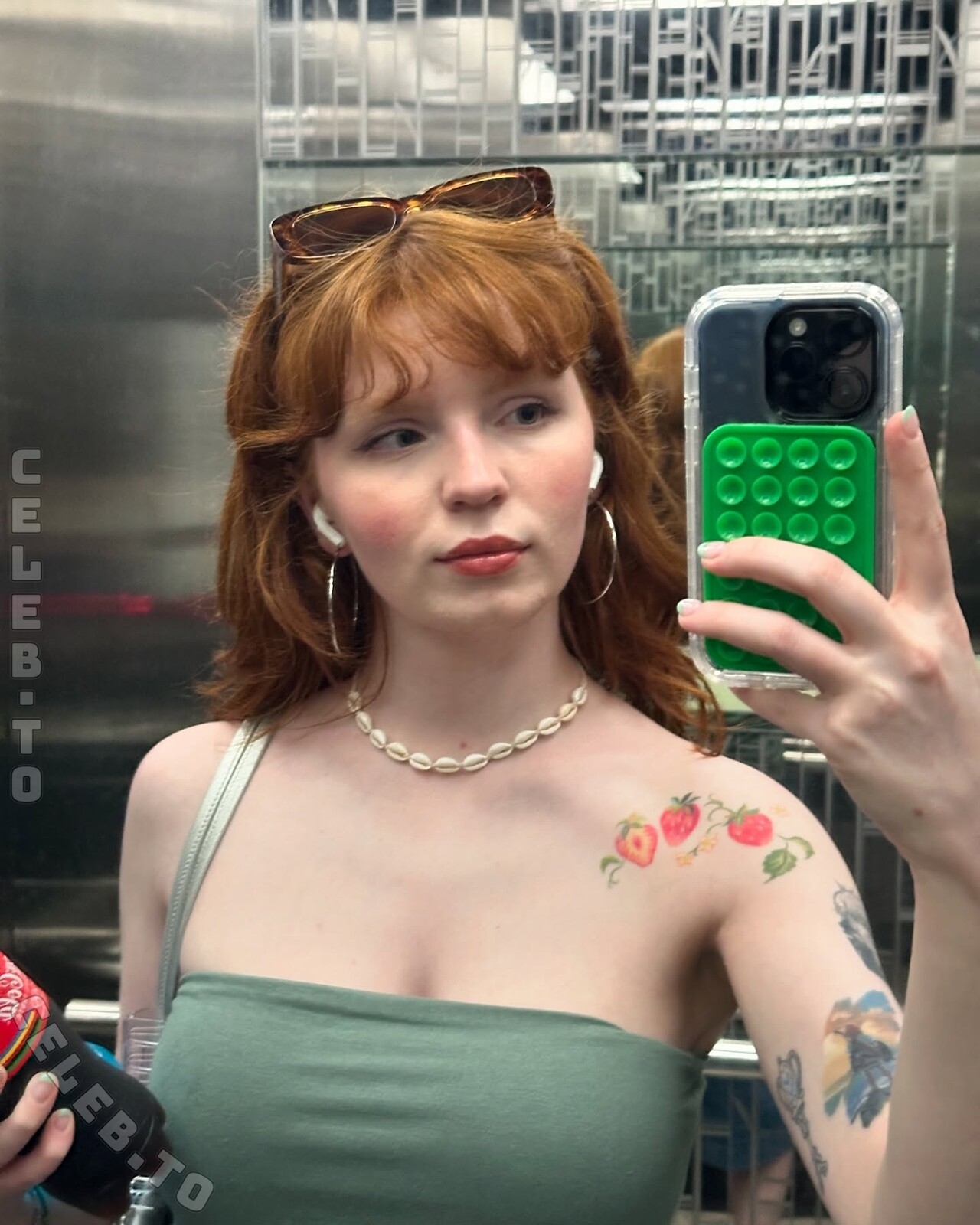 monominji nude photo 2