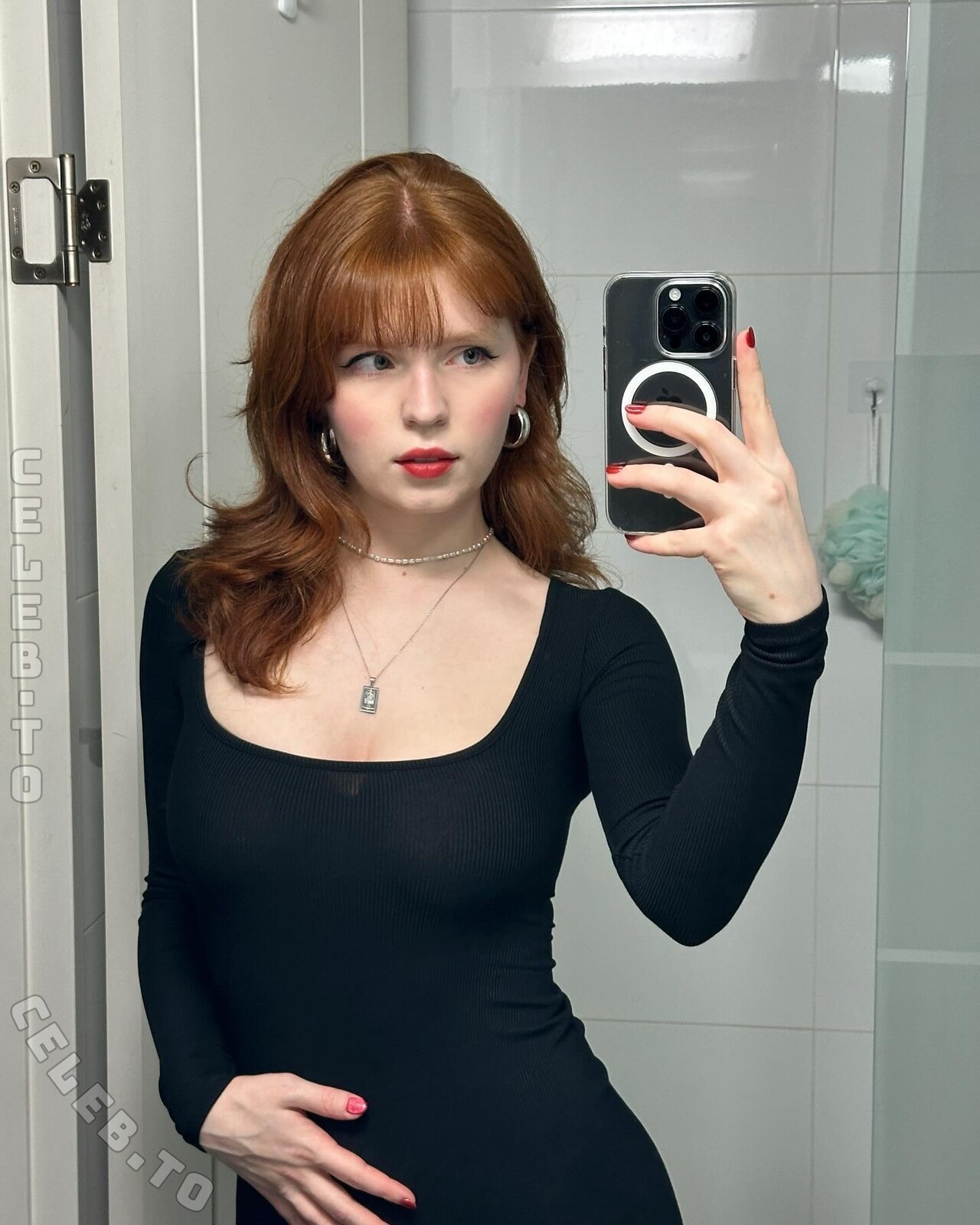 monominji nude photo 1
