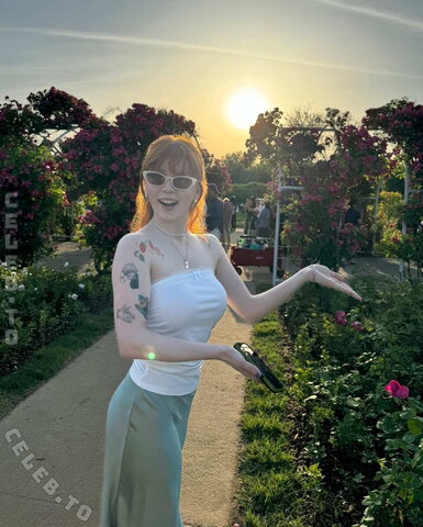 monominji nude photo 1