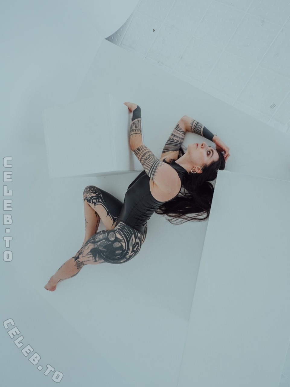 Moona.Autumn nude photo 3