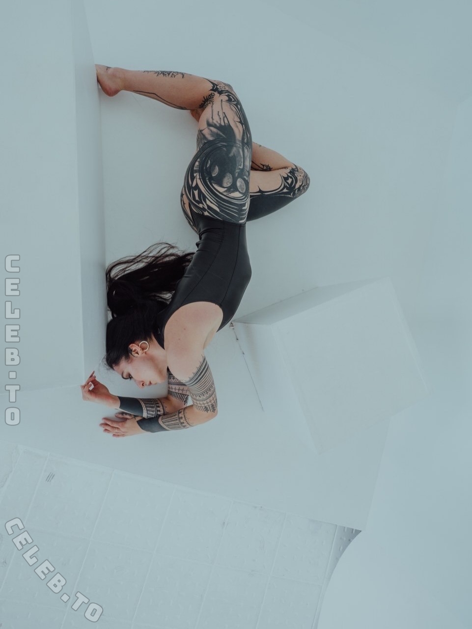 Moona.Autumn nude photo 4