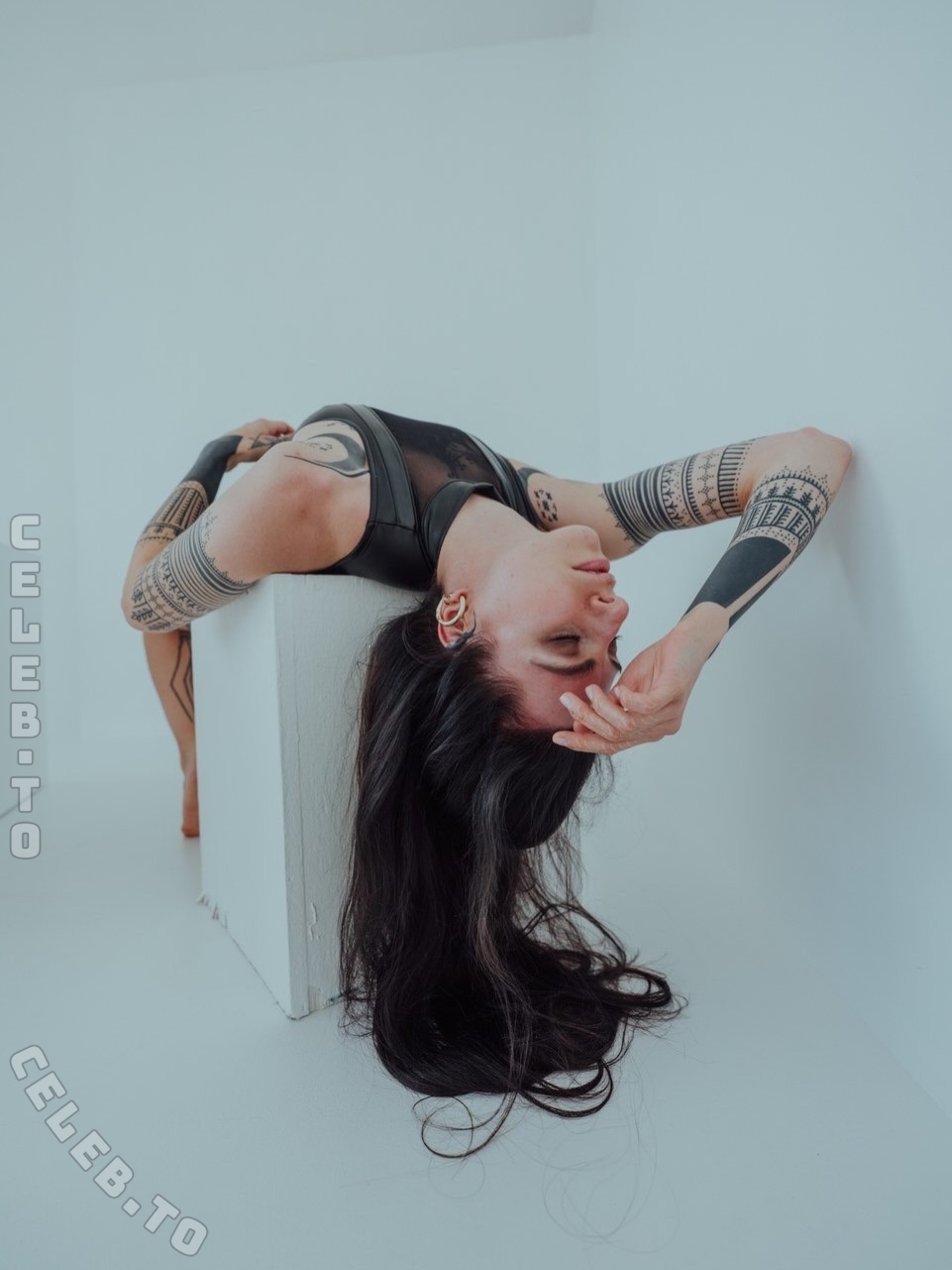 Moona.Autumn nude photo 6