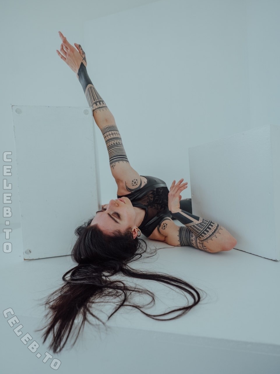 Moona.Autumn nude photo 9