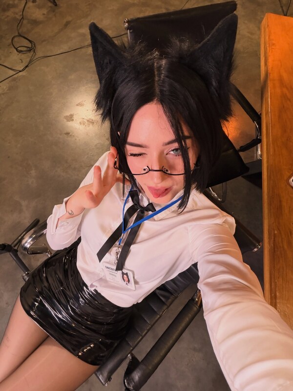 Moondays nude photo 3