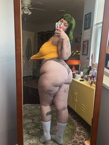 morekissing nude photo 4