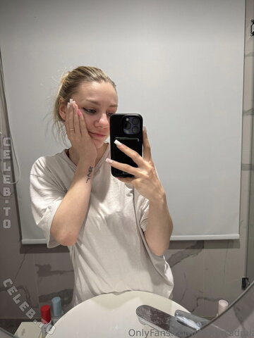 Motorradmia – received via private message on OnlyFans from her bathroom Source: private message OnlyFans