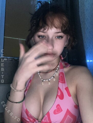 mpretty nude photo 2