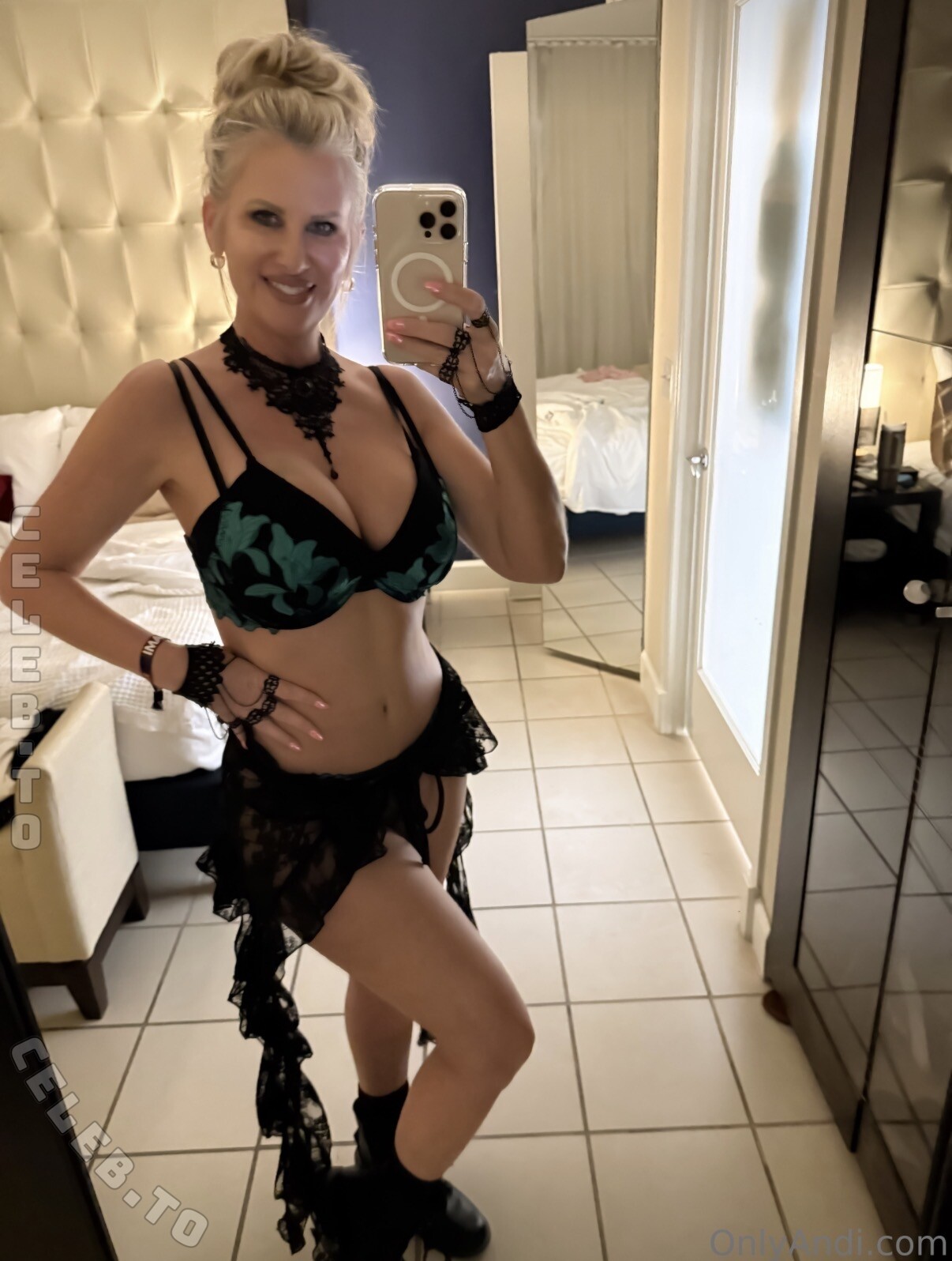Mrs. Andi nude photo 1