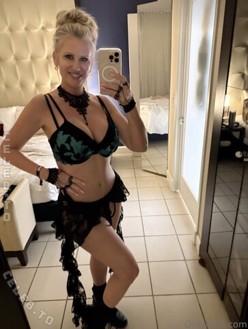 Mrs. Andi New (4 photos)