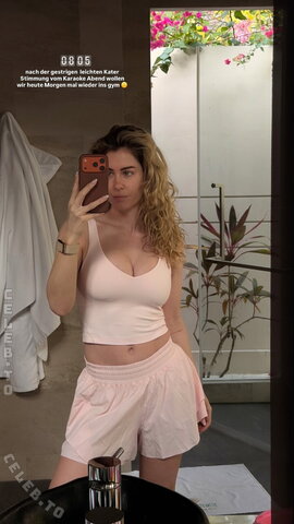 Mrs. Bella nude photo 13
