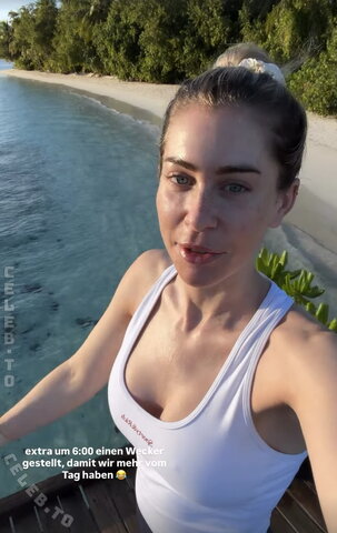Mrs. Bella nude photo 8