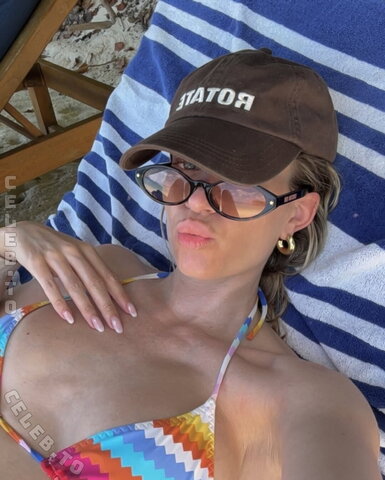 Mrs. Bella nude photo 7