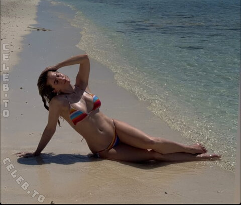 Mrs. Bella nude photo 5