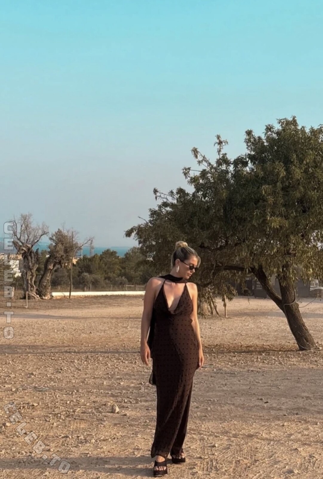 Mrs. Bella nude photo 7