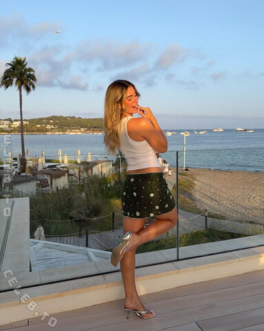 Mrs. Bella Fresh (7 photos)