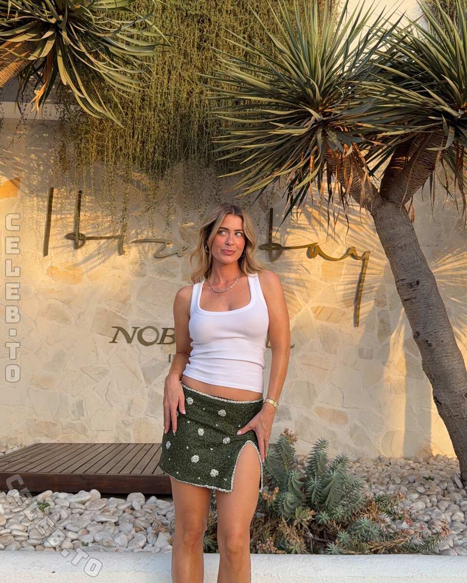 Mrs. Bella nude photo 3
