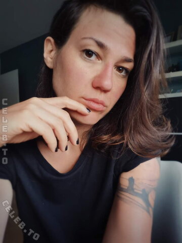 Mrs. Crispy nude photo 5