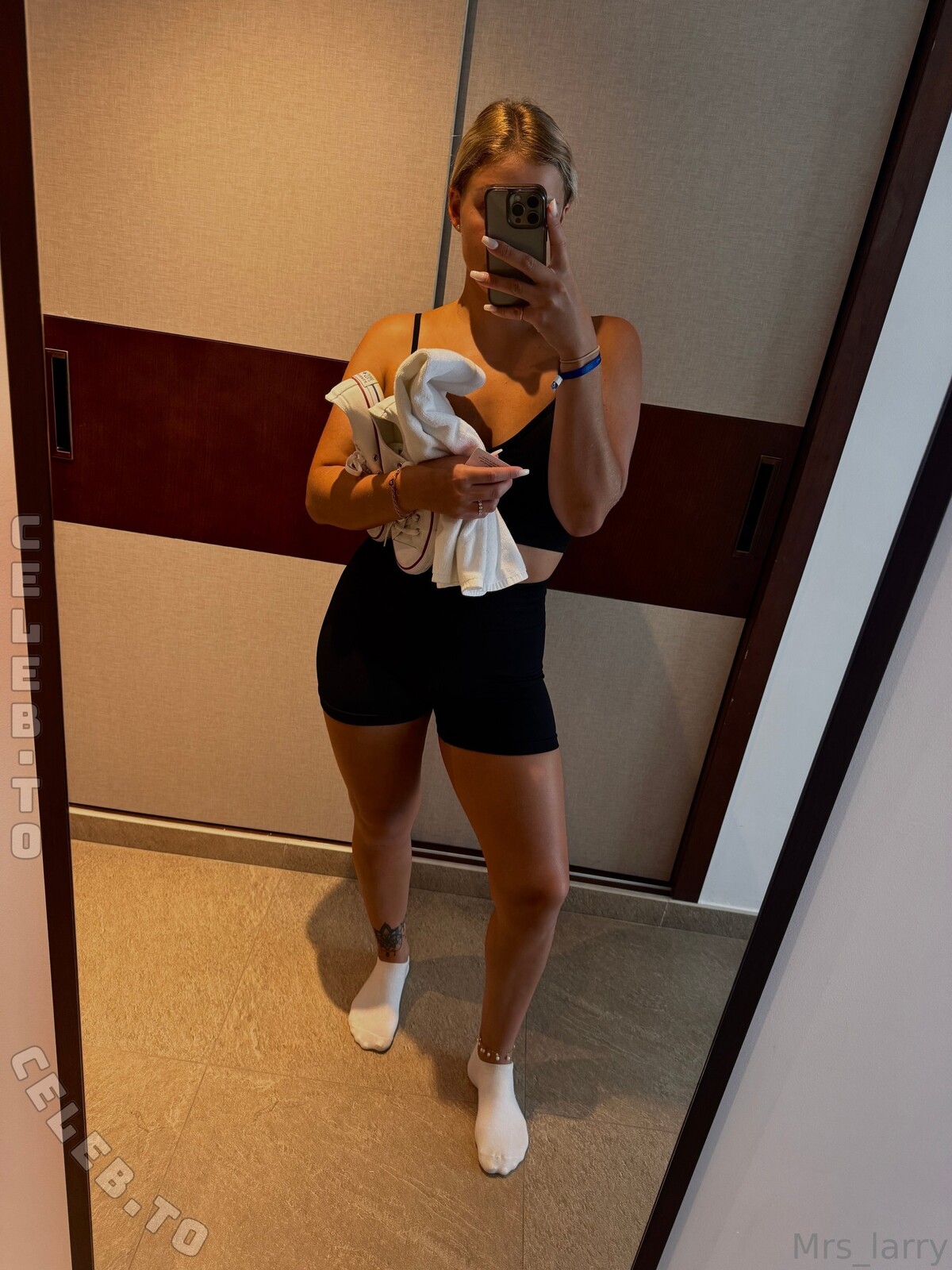 mrs_larry nude photo 6