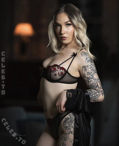 mrs.mineee Hot (2 photos)