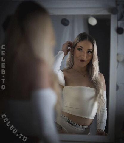 mrs.mineee Sexy (2 photos)