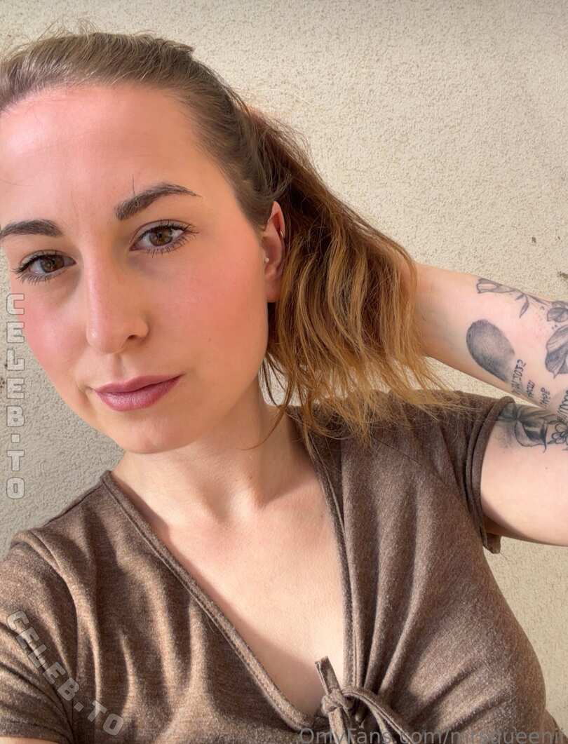 mrsqueenii nude photo 1