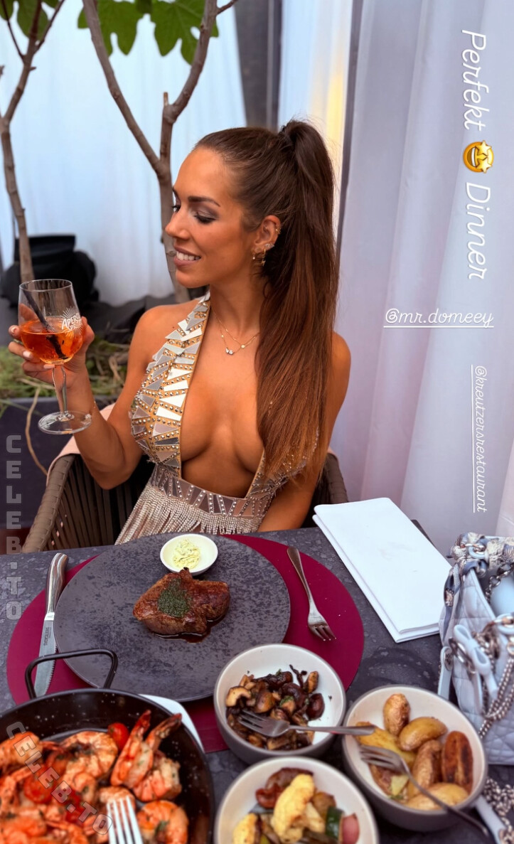 mrs.vickeey nude photo 3