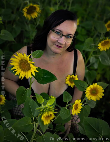 ms.curvylicous nude photo 84