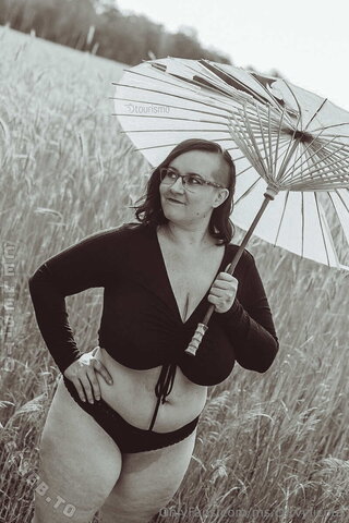 ms.curvylicous nude photo 74