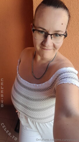 ms.curvylicous nude photo 17