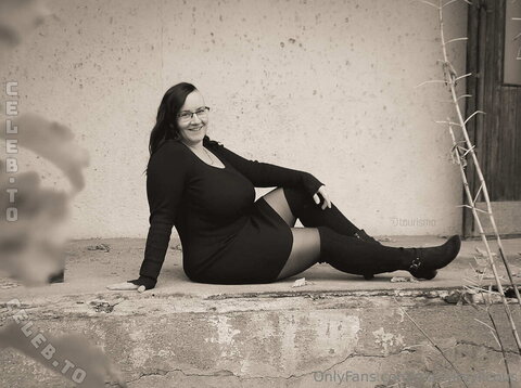 ms.curvylicous nude photo 7