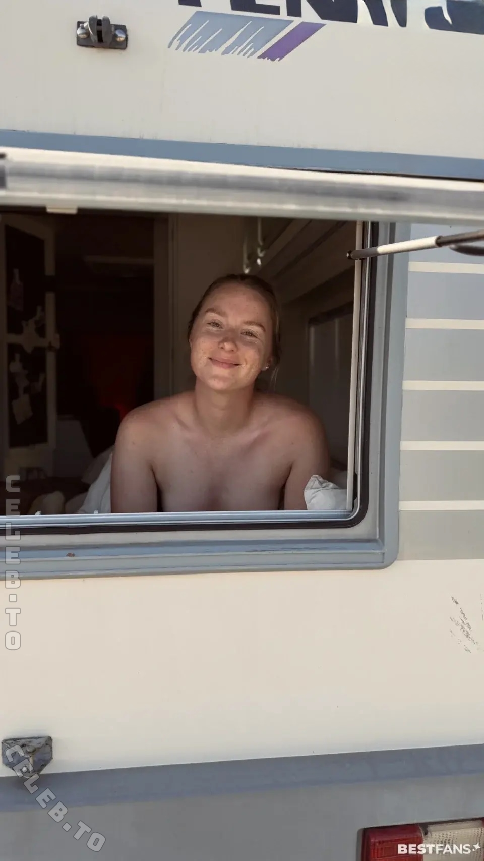 mspeachysophie nude photo 1
