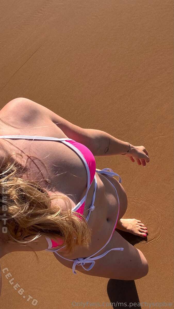 mspeachysophie nude photo 1