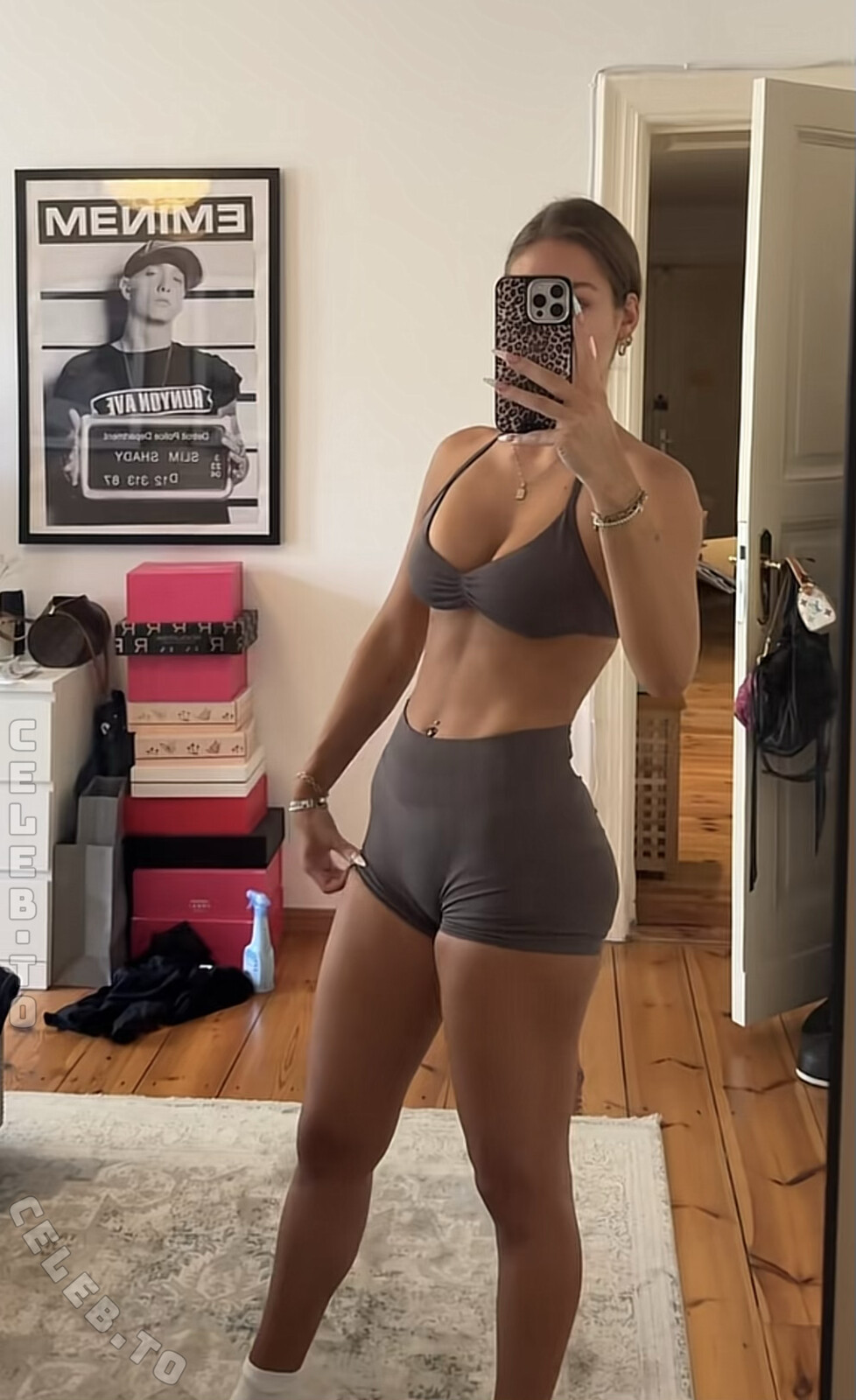 Mthlara nude photo 1