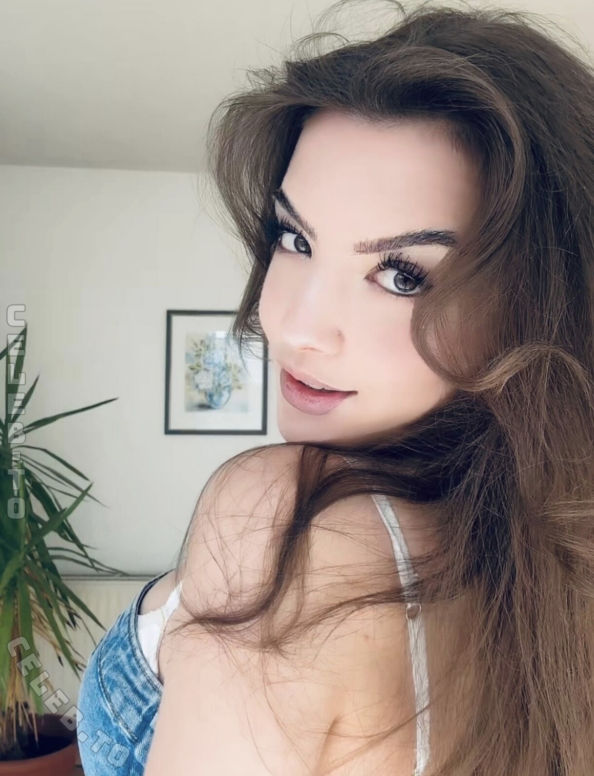 Muckiesophie3 nude photo 3