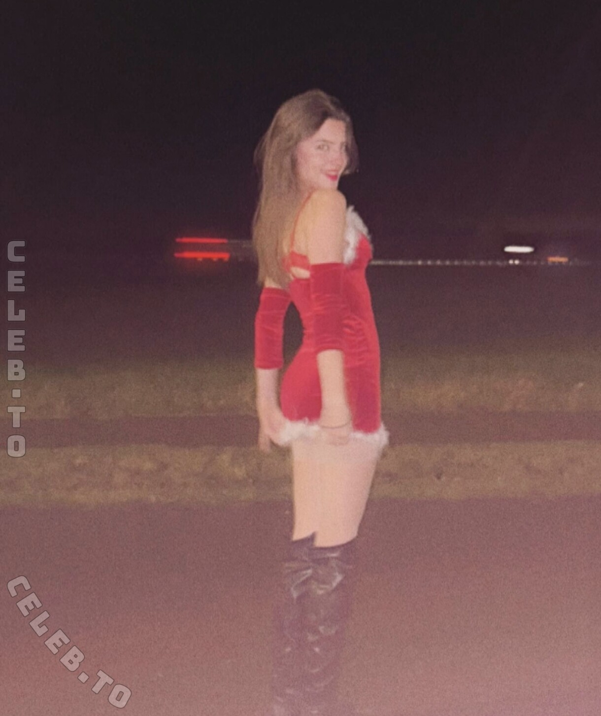 Muckiesophie3 nude photo 4