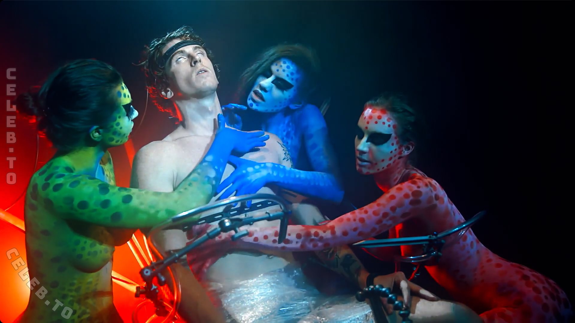 Musikvideos nude photo 7