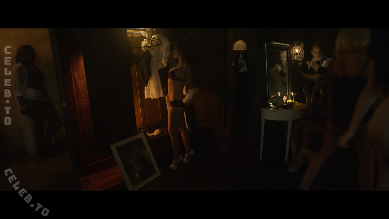 Musikvideos nude photo 4