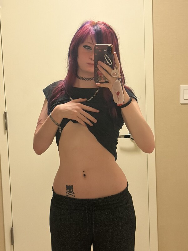 n0mbiez nude photo 8