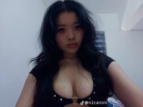 n1caroni nude photo 3